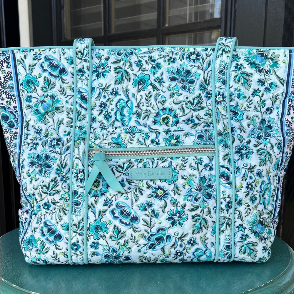 Vera Bradley Small Vera Tote in Cloud Vine